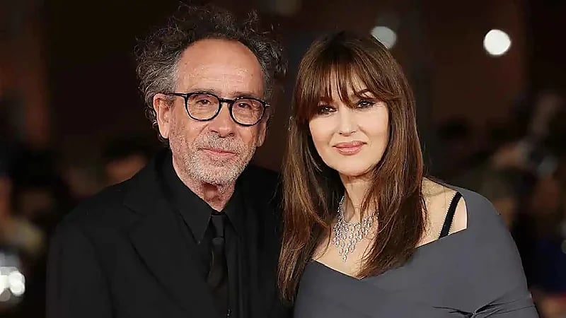 تيم بورتون ومونيكا بيلوتشي ينهيان علاقتهما رسمياً