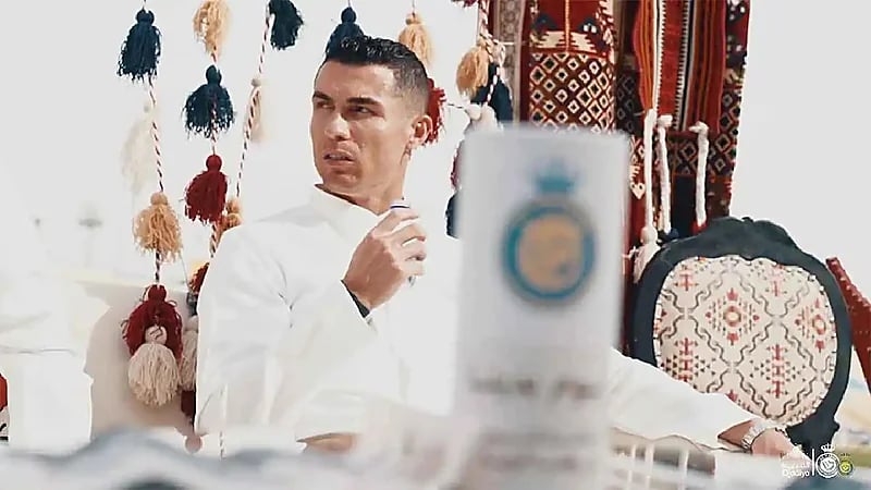 رونالدو يخطف الأنظار باحتفاله باليوم الوطني .. فيديو