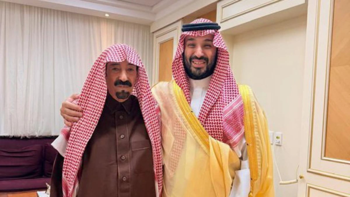 ولي العهد يزور الشيخ بدر بن الدويش للاطمئنان على صحته