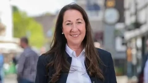 ابنة رئيسة بلدية ألمانية متهمة بطعن والدتها .. صور