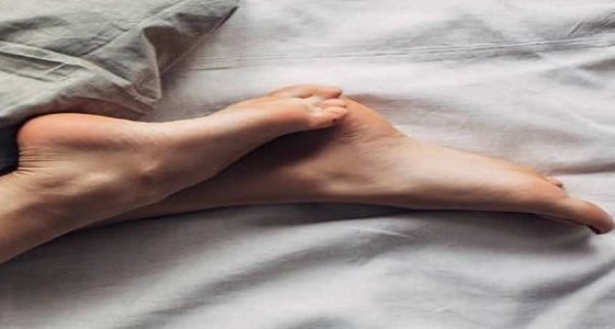 تعرفي على اسباب الشعور بحكة في القدمين خلال النوم