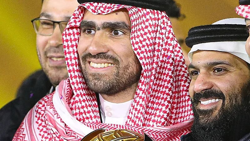 أنمار الحائلي وكعكي يقدمان مكافأة مالية للاعبي الاتحاد