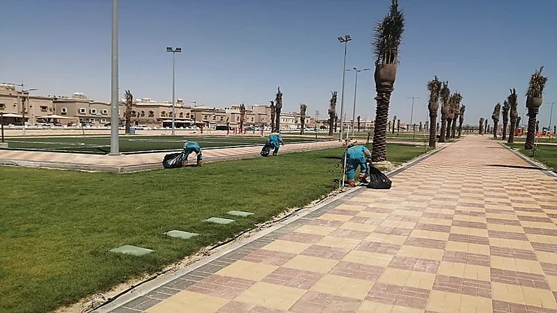 بلدية الجبيل تزيل 90 سيارة ومركبة تالفة وأكثر من 400 لوحة مخالفة 