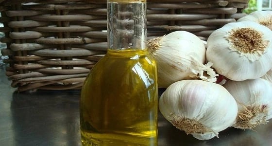 ماسك زيت الثوم لترطيب بشرتك وتجديد شبابها