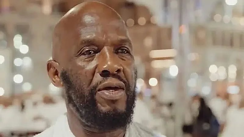 حاج أمريكي: أجمل ما أراه هنا وحدة المسلمين وتكاتفهم وتوفير وسائل الراحة .. فيديو