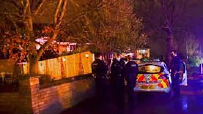 8 مراهقات يطعنَّ خمسينيًا حتى الموت بطريقة وحشية