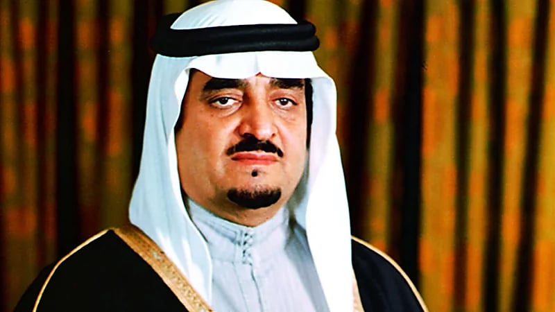 مقطع من التاريخ للملك فهد وهو يتحدث مع ابنه الأمير عبدالعزيز بروضة التنهاة