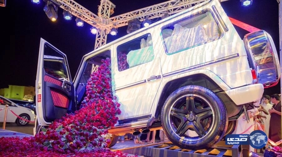 بالفيديو.. الراجحي يتراهن مع صديقه على سيارة مرسيدس .. وينفذ فيه مقلبا قبل أن يسلمه السيارة