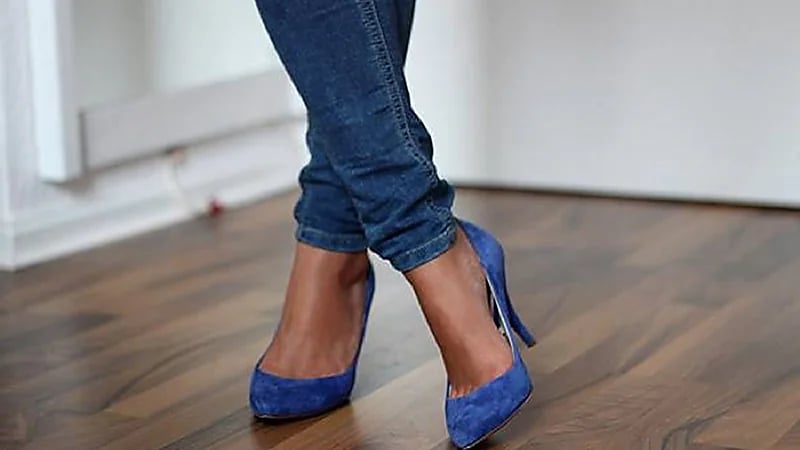 أضرار ارتداء الجينز الضيق طوال اليوم