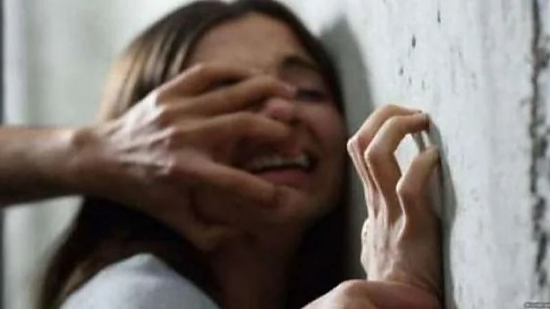 القبض على عامل حاول التحرش بفتاة وتهديدها