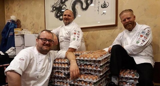 فريق طهاة يحصل على 15 ألف بيضة بترجمة جوجل