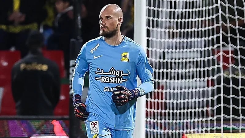 رايكوفيتش مع نجله في أحد الأكاديميات بجدة .. صورة