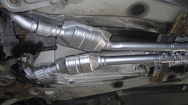 معدن داخل علبة البيئة في السيارة يتجاوز سعر الذهب