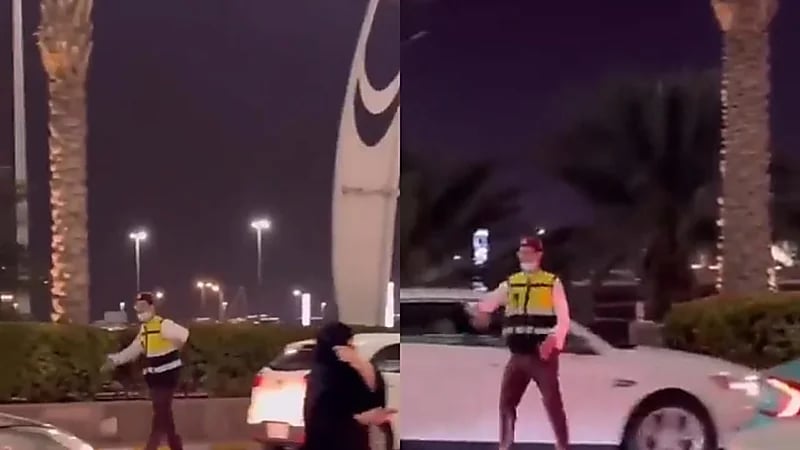 بالفيديو.. موظف بمجمع تجاري يخطف الأنظار أثناء تنظيمه لحركة المركبات