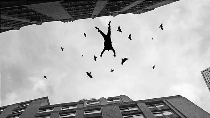 بالصور .. انتحار رجل أعمال أمريكي من سطح فندق