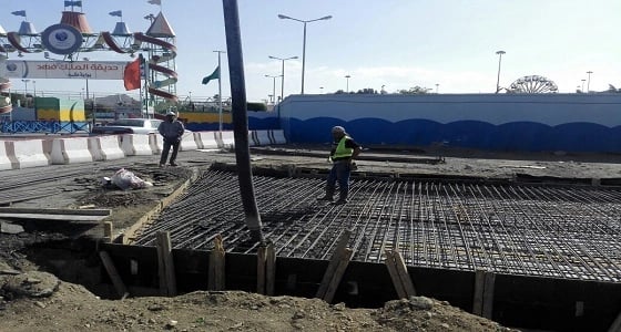 بالصور.. ربط عبارة " الطلحة " مع " مسرة " لمواجهة أخطار السيول بالطائف