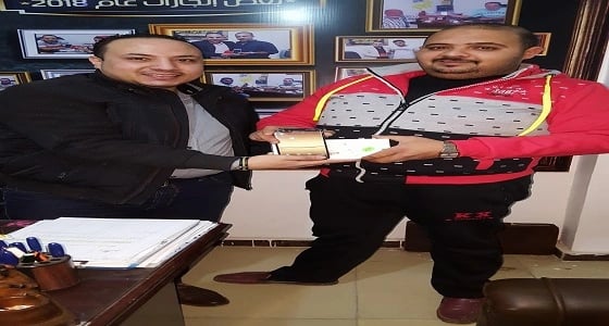 بالصور.. شاب مصري يتمكن من إعادة الهواتف المسروقة لأصحابها