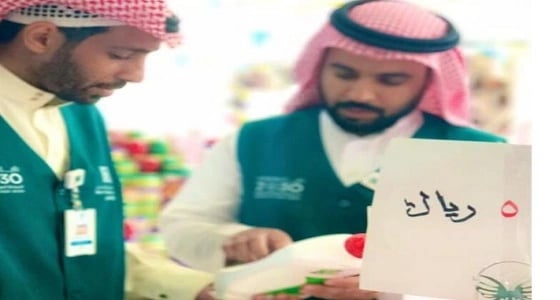 بالفيديو.. " التجارة " توثق جولاتها الرقابية على محال " أبو ريالين "