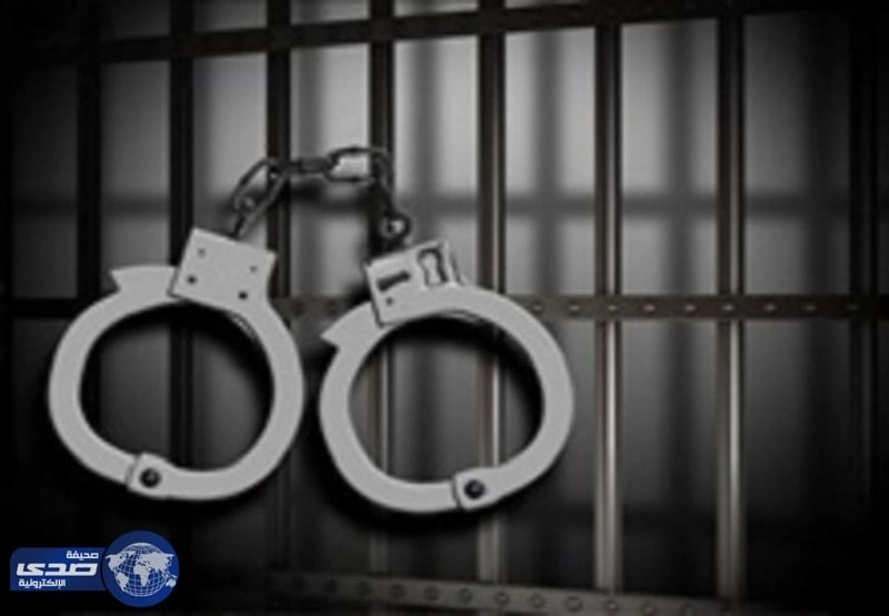 أمن الطرق بالطائف يضبط 200 ألف ريال ومسدس بحوزة مطلوب لمكافحة المخدرات