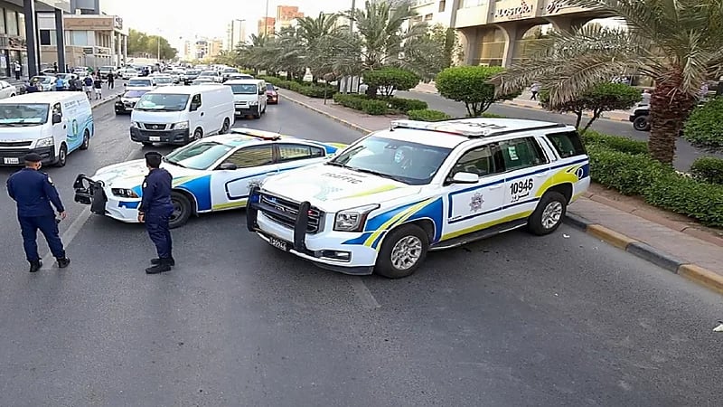 شاب يستخدم علب العصير لبيع المخدرات في الكويت