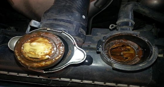 أسباب وأعراض اختلاط الزيت والماء داخل محرك السيارة ومخاطره