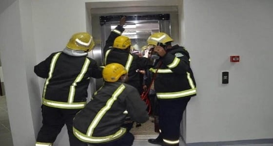 الحماية المدنية تنقذ 62 حالة احتجاز بالمصاعد في الطائف