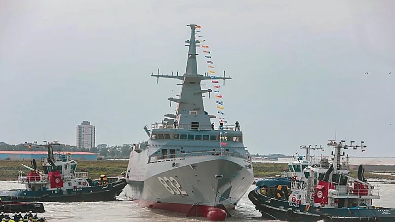 القوات البحرية الملكية السعودية تعّوم سفينة جلالة الملك "حائل" بإسبانيا