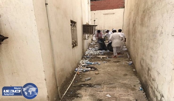 ثانوية ثقيف تقدم برنامج توعية لتنظيف ساحة المدرسة الخارجية