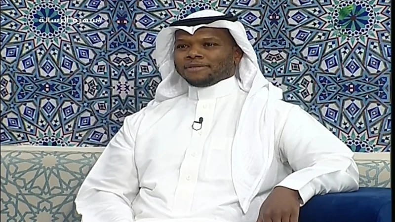 بالفيديو.. مختص يوضح الخطوات الرئيسية للتغلب على رهبة الكلام أمام جمهور