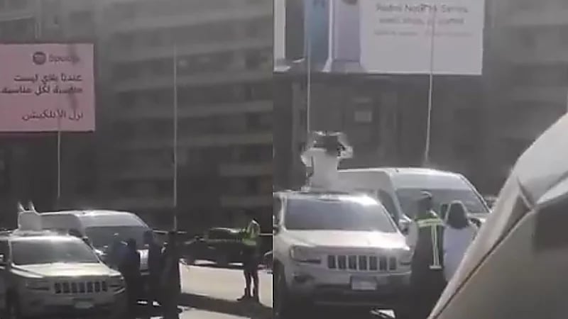 ‎فتاة توقف حركة كوبري بحركات مثيرة للجدل.. فيديو