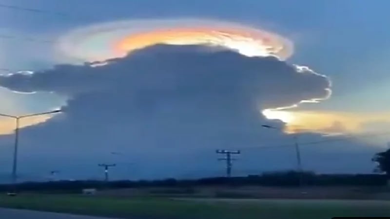 بالفيديو.. ظاهرة جوية نادرة تُسمى "تقزح السحب" تظهر في تايلند
