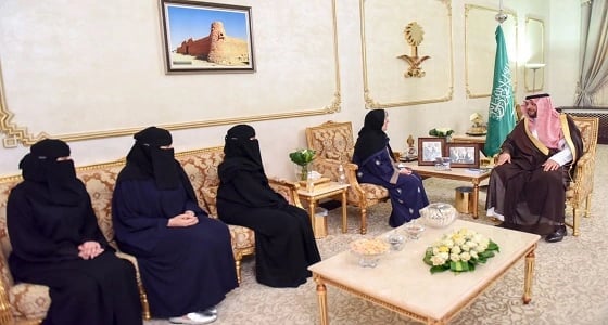 ‏أمير ⁧‫الشمالية‬⁩ يستقبل عميدة كلية التميز للبنات " أكسفورد " وعدد من القيادات النسائية