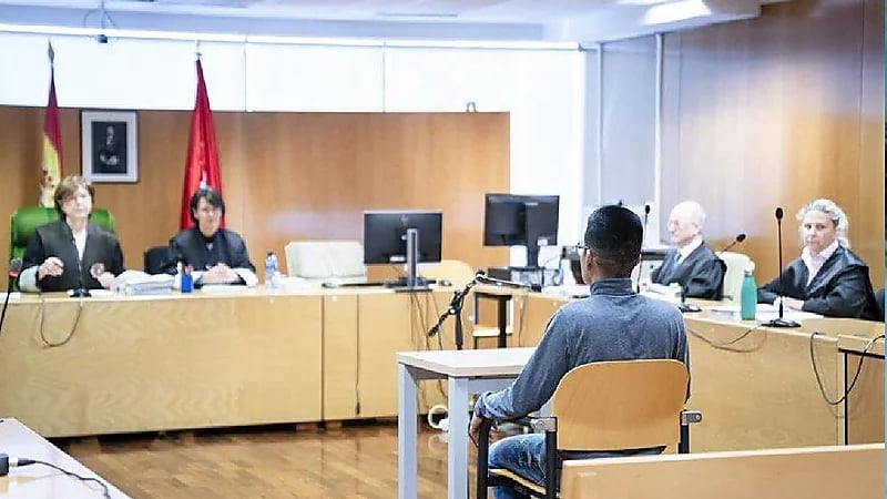 سجن شاب اقتلع عين ممرضة بسبب كمامة