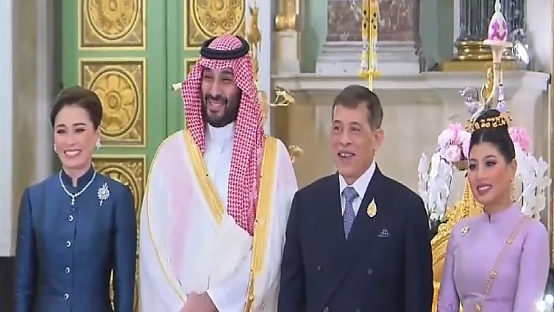 بالفيديو .. ملك تايلند يستقبل ولي العهد