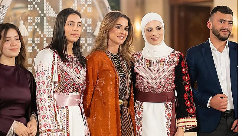 الملكة رانيا بالقفطان الشرقي في حفل افطار رمضاني.. صور