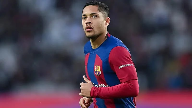 إشبيلية يسعى لضم لاعب برشلونة