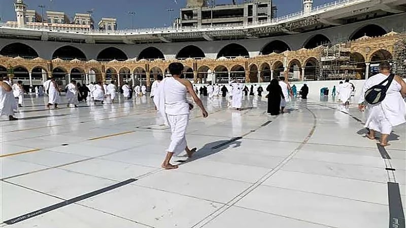 "الحج" تطالب شركات العمرة بالالتزام بمرافقة معتمري الخارج