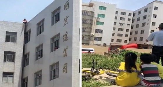 بالفيديو.. الوسادة الهوائية تنقذ فتاة قفزت من سطح الطابق السابع