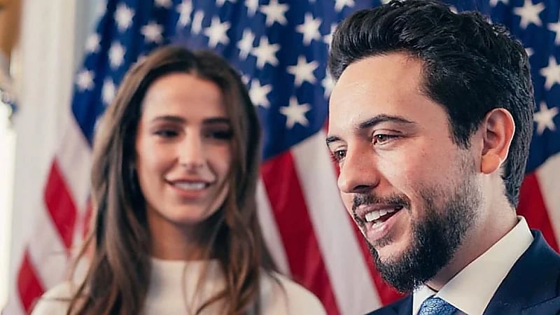 ولي العهد الأردني يحتفل بعيد ميلاد زوجته الأميرة رجوة بطريقة رومانسية