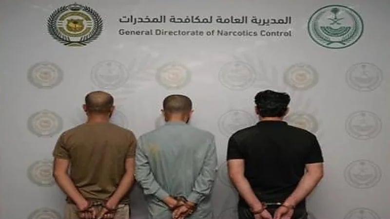 القبض على 3 مقيمين لترويجهم مادتي الهيروين والشبو بجدة
