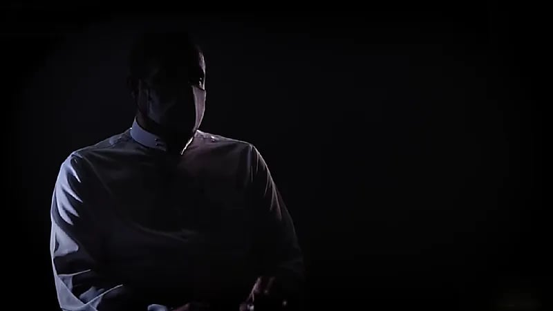 شاهد.. مواطن يروي قصة اختراق جوال صديقته للانتقام منها