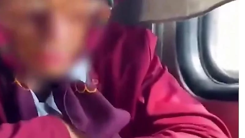 أوكراني يتنكر في زي امرأة عجوز هربا من التجنيد الإجباري .. فيديو