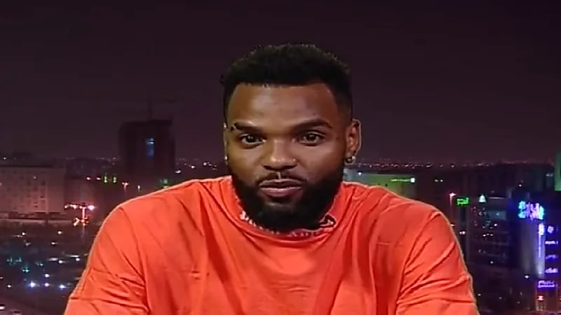 بالفيديو .. أرون يتحدث عن انطلاقته في الشباب ومركزه المفضل