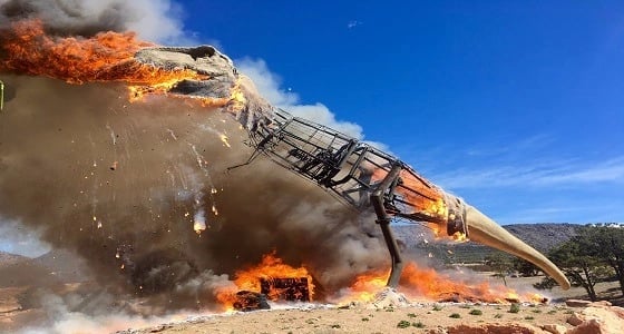 احتراق مجسّم ديناصور عملاق بولاية كولورادو الأمريكية