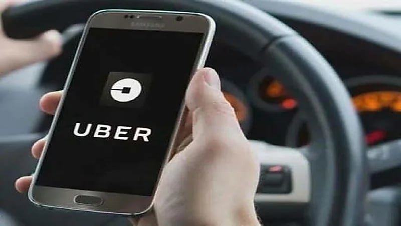 إلزام "أوبر" بدفع مليون دولار لراكبة كفيفة