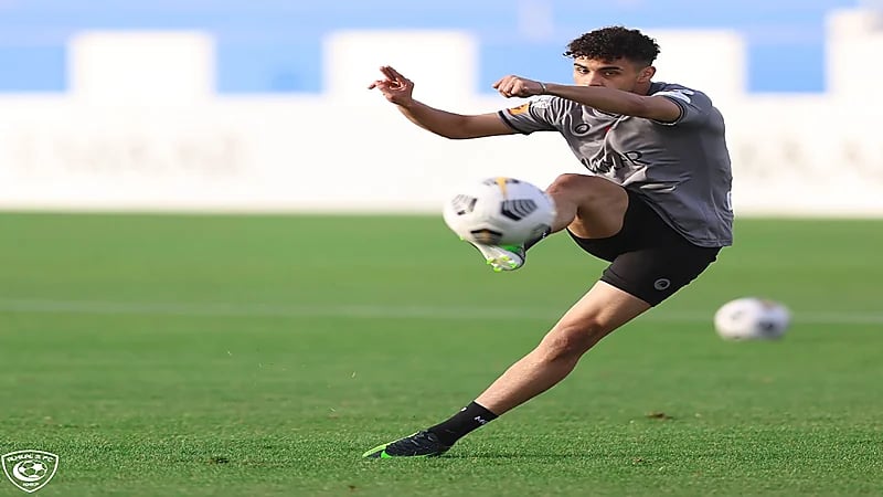 بالصور.. الهلال ينهي تحضيراته الميدانية استعدادا لمواجهة الاتحاد 