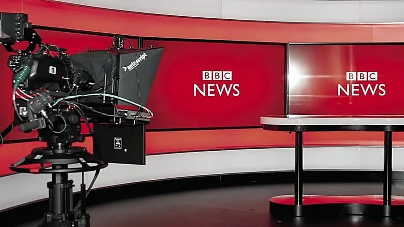 "BBC" تعلن إغلاق إذاعتيها العربية والفارسية