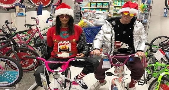 بالصور.. كورتنى كاردشيان تتسوق استعدادا لاحتفالات الكريسماس