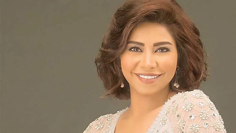 بالفيديو.. شيرين عبدالوهاب تثير الجدل بالرقص مع شاب في إحدى الحفلات