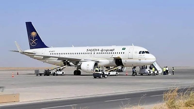 3 ممرضات ينجحن في إنقاذ سيدة على متن طائرة متجهة من الرياض للطائف